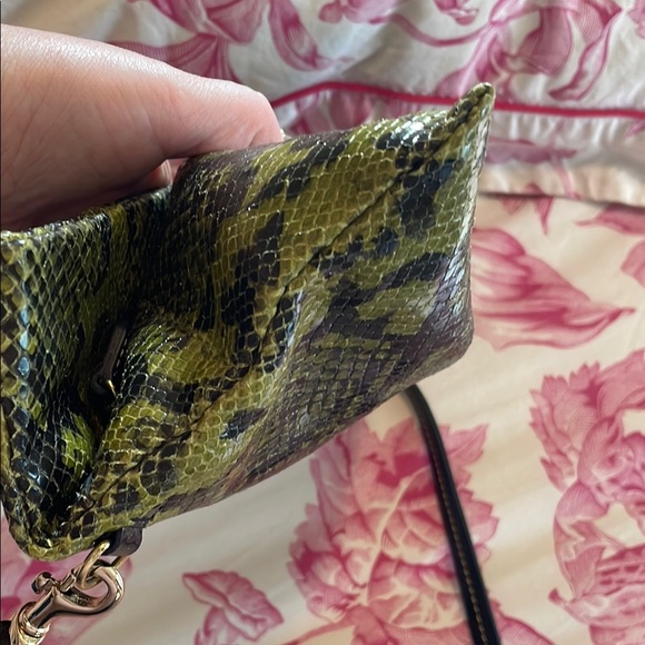 🌼Spring Bag Blowout🌼Dooney & Bourke Green Snake Print Women's Bag - Picture 12 of 14